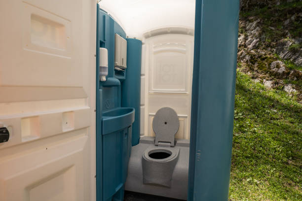Best Portable bathroom rental  in Orange, CA